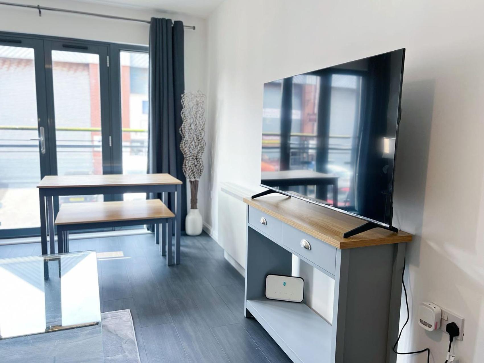 Comfort Seaside Two-Bedroom Apt 斯旺西 外观 照片