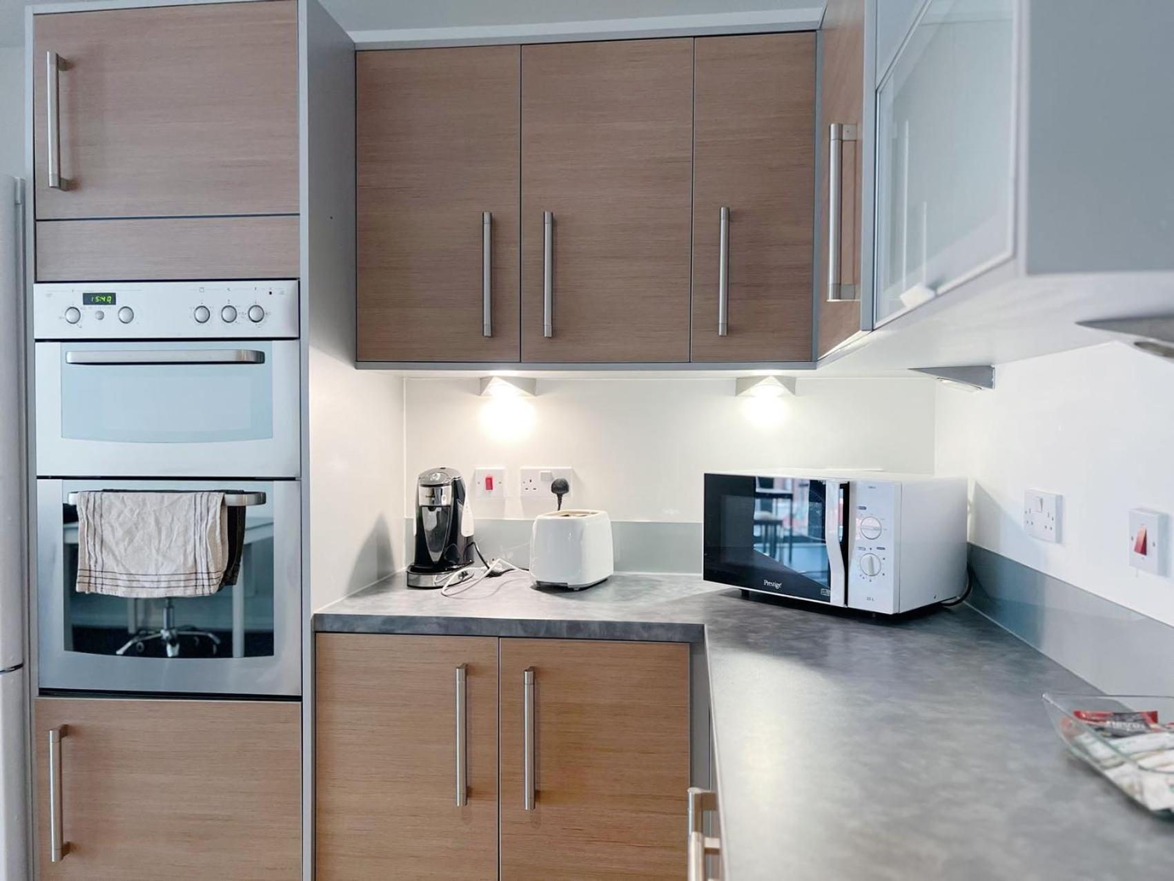 Comfort Seaside Two-Bedroom Apt 斯旺西 外观 照片